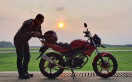 Pilot Merangkap Bikers Ini Gemar Touring ke Luar Daerah