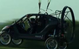 Pilot Prancis Kendarai Mobil Terbang Sebrangi Selat Inggris