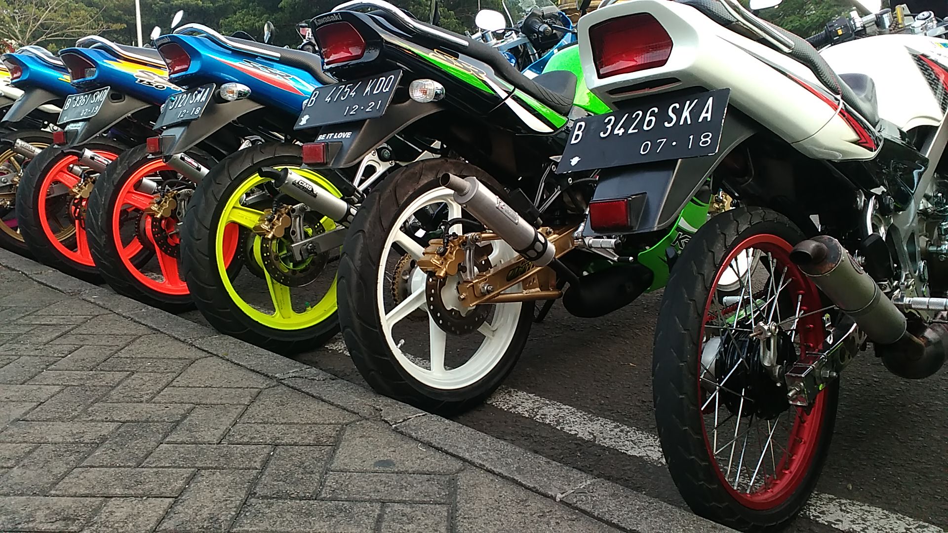 Ipone Samourai Baru untuk Motor 2 Tak, Minim Asap Didukung Teknologi Modern