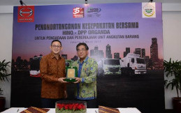 Bantu Remajakan Truk, Hino Targetkan Biaya Logistik Rendah di Pelabuhan Priok