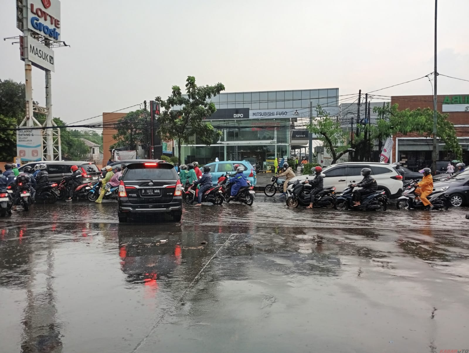 Pertolongan Pertama Motor Setelah Terabas Banjir, Begini Caranya