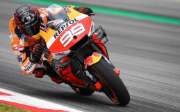 Jadi Biang Kerok Jatuhnya Tiga Pembalap, Lorenzo Meminta Maaf 