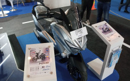 Rakata Umumkan Tambahan Jarak Tempuh untuk Motor Listriknya di PEVS 2024