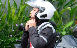Kenali Beragam Tali Pengunci Helm Demi Keamanan Saat Mengendarai Motor