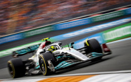 Jawaban Lewis Hamilton Diisukan Hengkang dari Mercedes-AMG Petronas