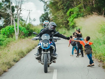GSrek Indonesia Jakarta Chapter Touring ke Sumba, Bangun Kepedulian Lewat Perjalanan Adventure