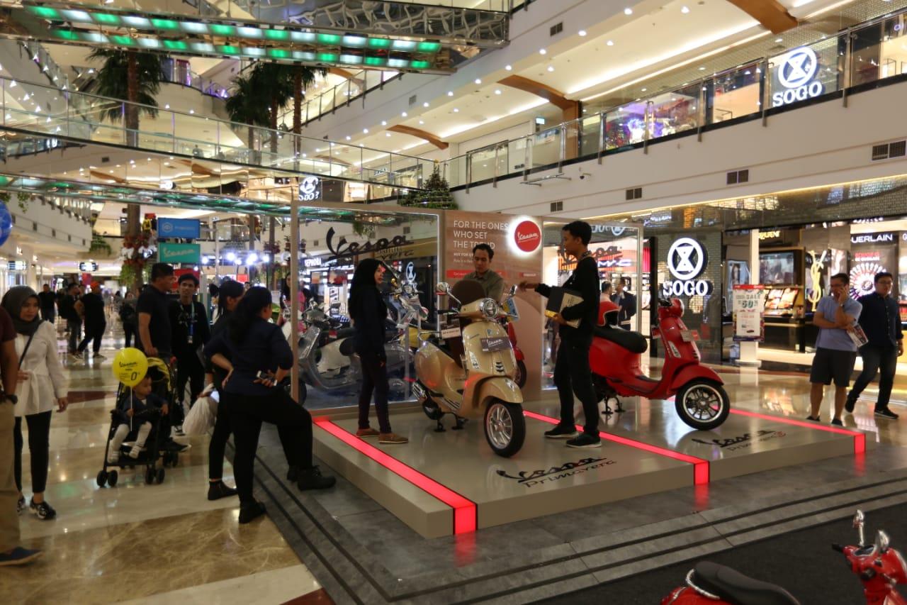 Piaggio Indonesia Pamerkan 2 Seri Vespa Terbarunya di Mall Pondok Indah
