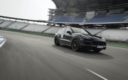 Mantan Juara Reli Dunia Jajal Porsche Cayenne Terbaru