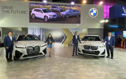 BMW Hadirkan Dua Mobil Listrik Terbarunya di IIMS 2024