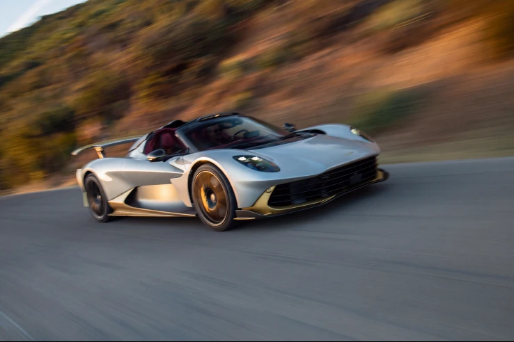 Aston Martin Valhalla Spider Meluncur, Supercar Hybrid Bertenaga 1.064 Dk dengan Atap Terbuka