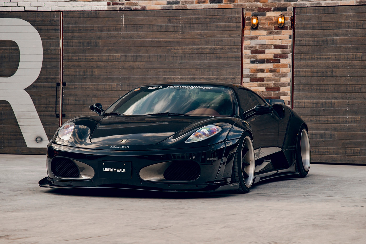 LB-Works Ferrari F430 dengan Widebody Ekstrem dari Liberty Walk
