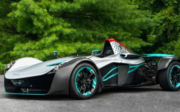 BAC Mono 2024 Terapkan Livery Mercedes AMG Petronas