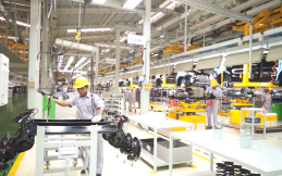 90 Persen Pakai Robot, DFSK Tetap Asah SDM Pabriknya di Banten