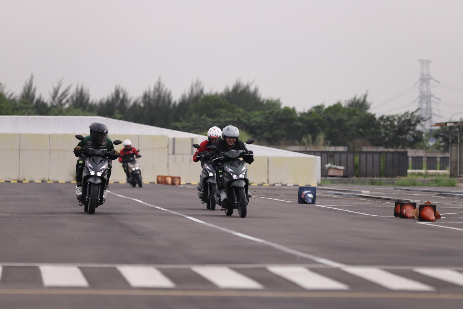 Menyalip Kendaraan Jangan Asal Sob, Begini Aturannya