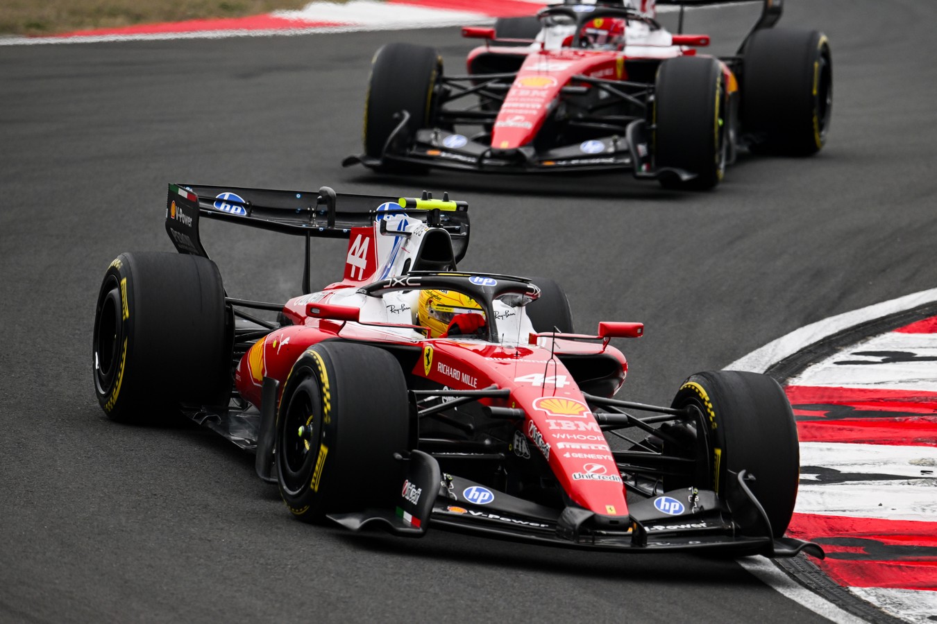Podium Perdana Lewis Hamilton bagi Ferrari, Fred Vasseur Puji Mentalitas Juara di Shanghai