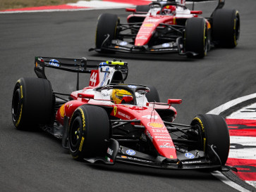 Podium Perdana Lewis Hamilton bagi Ferrari, Fred Vasseur Puji Mentalitas Juara di Shanghai