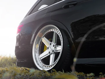 Tren Modifikasi Pelek Mobil, Fitment Ciamik Kembali Bersinar