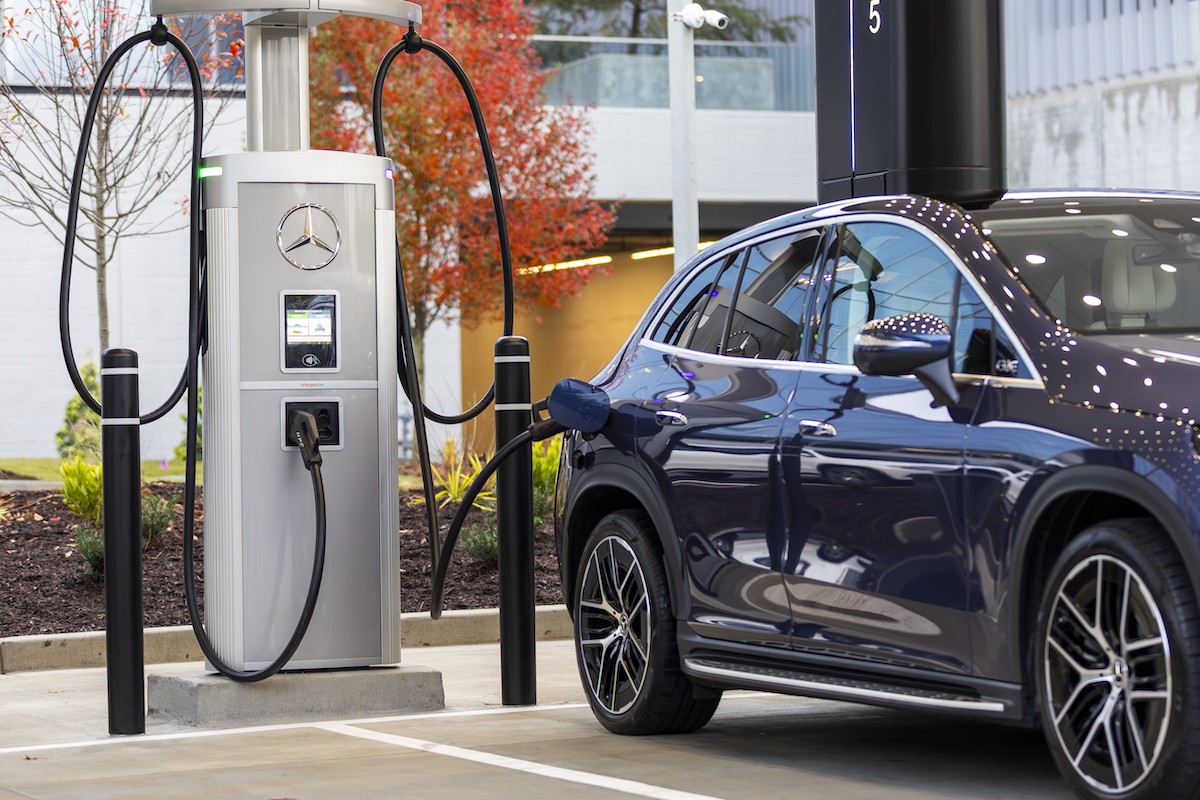 charging EV Mercedes-Benz