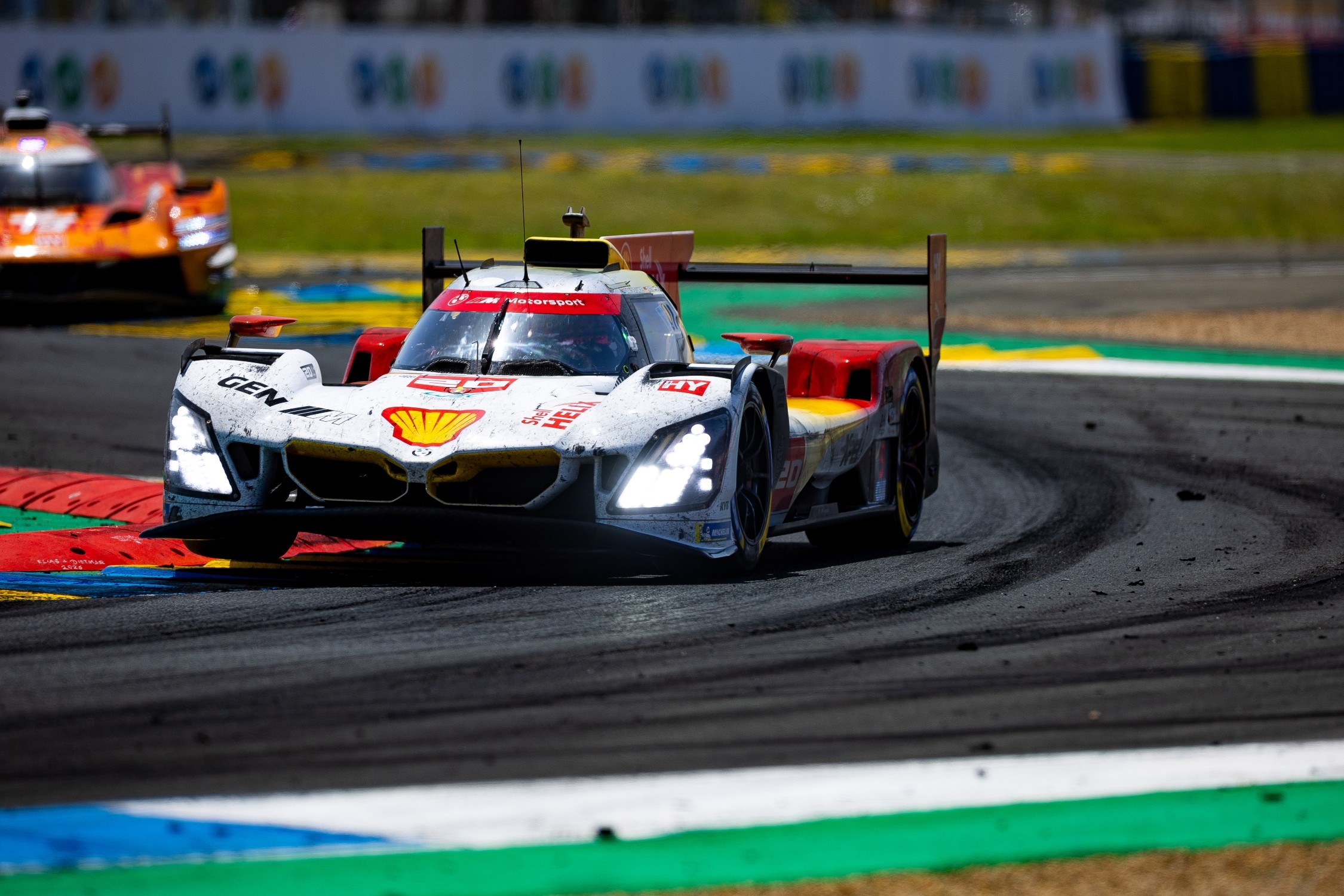 mobil nomor #20 Shell BMW M Hybrid V8