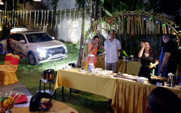 Chef Marinka Memasak Steak Andalkan Baterai Mitsubishi Outlander PHEV