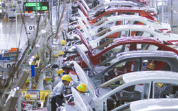 Serahkan Rp1,1 Miliar, Toyota Juga Gelar Donor Bareng PMI