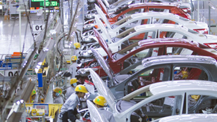 Serahkan Rp1,1 Miliar, Toyota Juga Gelar Donor Bareng PMI