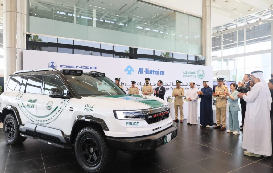Denza B8 Resmi jadi Mobil Patroli Terbaru Kepolisian Dubai