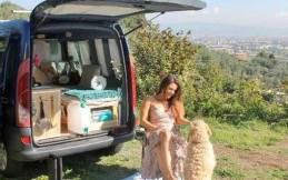 Kreatif, Wanita Cantik Ini Sulap Mobil Renault Jadi Rumah Berjalan