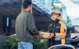 Uber Luncurkan Layanan DELIVER di Surabaya