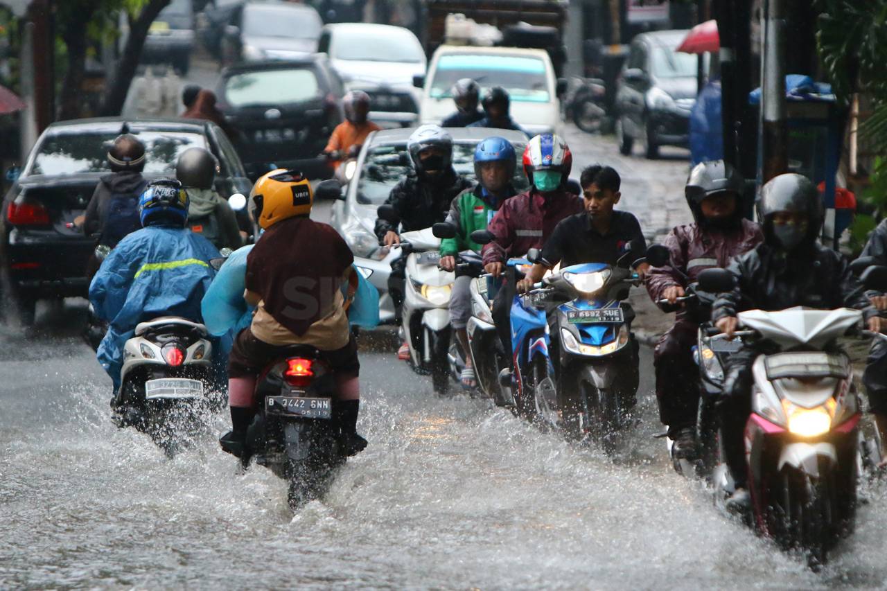 Berbagai Komponen Sepeda Motor yang Cepat Rusak Jika Sering Terkena Hujan