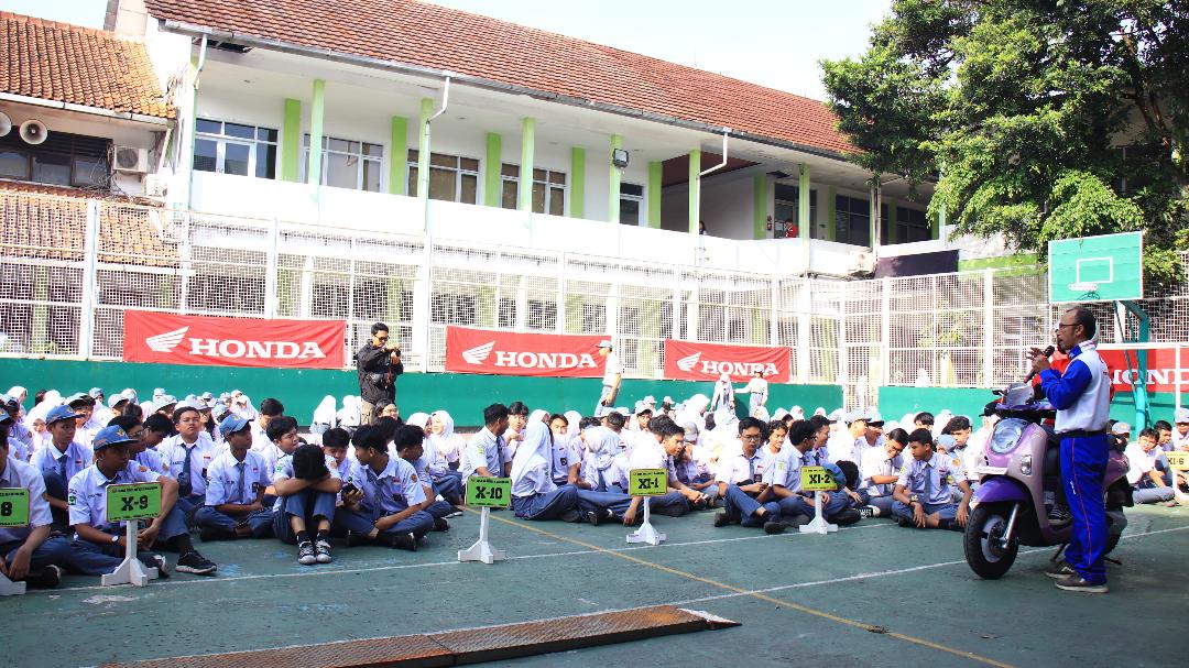 Untuk Bikers yang Masih Sekolah, Ikuti Kata Instruktur Ini, Sob!