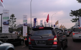 Week End Jalan Menuju GIIAS 2017 Dipadati kendaraan Pengunjung