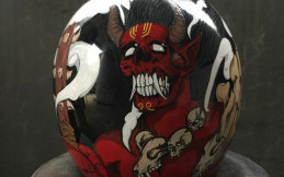 Ginsweng, Seniman Handpainting Berlatar Black Metal
