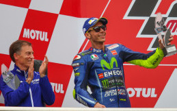 Bos Yamaha Sulit Penuhi Permintaan Rossi   