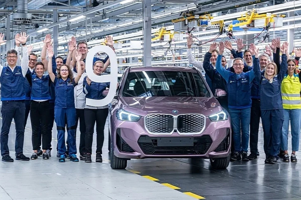 BMW Pangkas 20 Persen Manajemen, Digantikan Kecerdasan Buatan