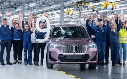 BMW Pangkas 20 Persen Manajemen, Digantikan Kecerdasan Buatan
