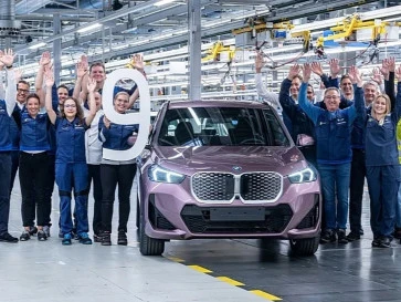BMW Pangkas 20 Persen Manajemen, Digantikan Kecerdasan Buatan