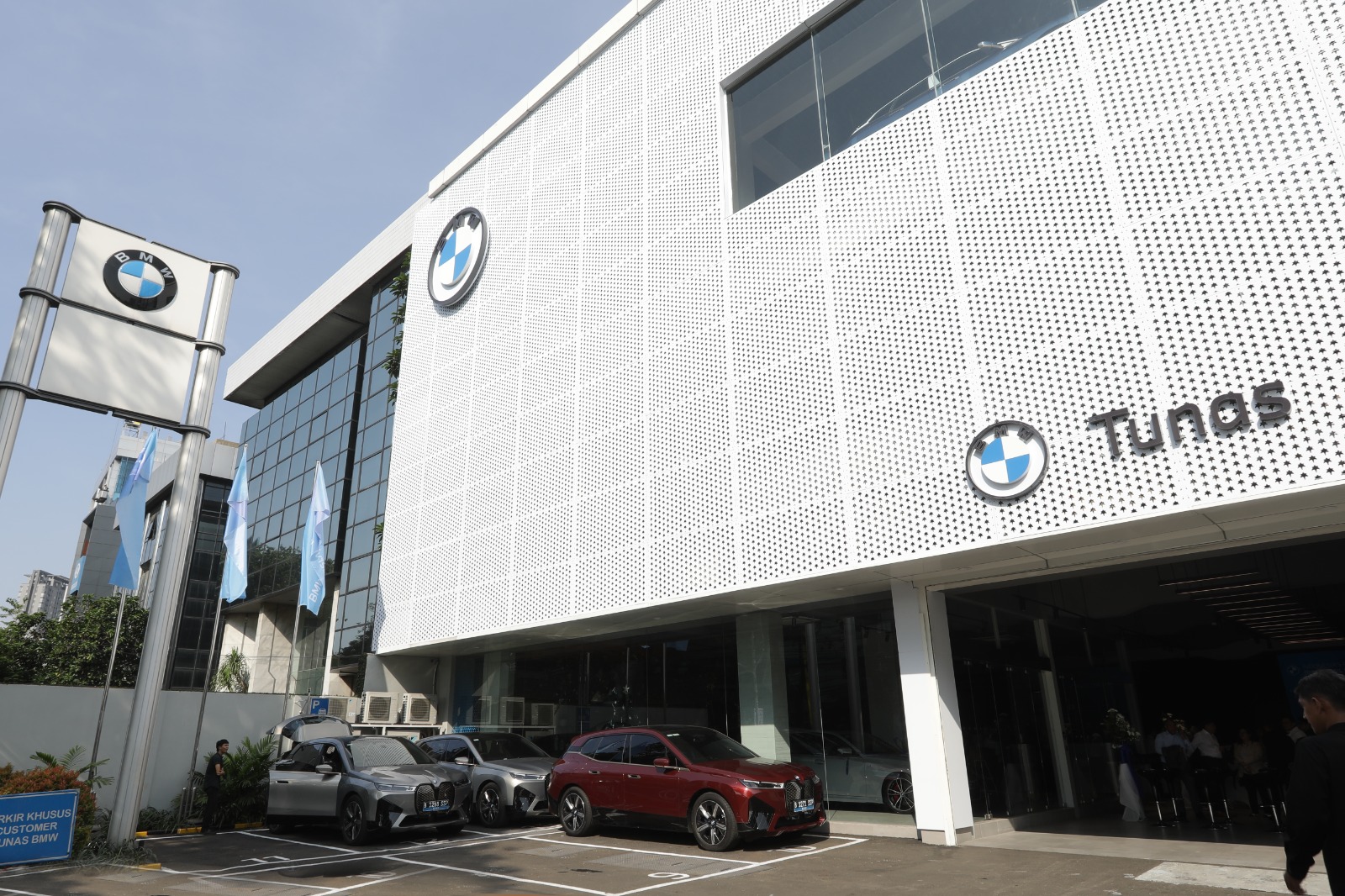 Resmi Beroperasi, BMW Tunas Tomang Mengusung Konsep Retail.Next