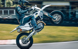 Husqvana FS 450 2022, Cocok untuk Pencinta Supermoto