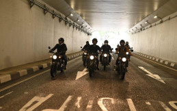 Royal Enfield Ajak Bikers Jajal Hunter 350 di Kawasan Jakarta yang Padat