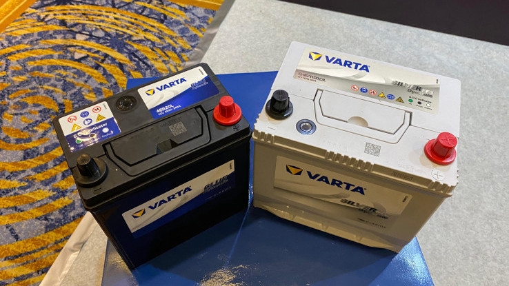 Aki Mobil Mengalami Korosi, Begini Cara Membersihkan Serbuk Putih di Bagian Kepala Aki