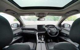 Ada Apa Saja Fungsi Ruang Penyimpanan di Kabin SUV Peugeot?