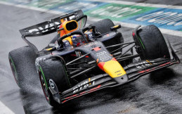 Jago Kebut di Lintasan Basah, Max Verstappen Disebut Mirip Ayrton Senna