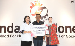 Karyawan PT HPM Bersama Lakukan Donor Darah dan Sumbangan Dana Rp 60 Juta Pada PMI Karawang