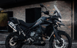 Triumph Tiger 900 Bond Edition, Rayakan Rilisnya No Time To Die