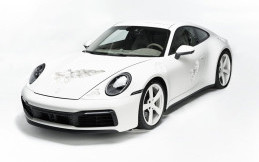 Porsche 911 Carrera 4S Ini Terlihat Keropos, Tapi ada Kristal di Dalamnya