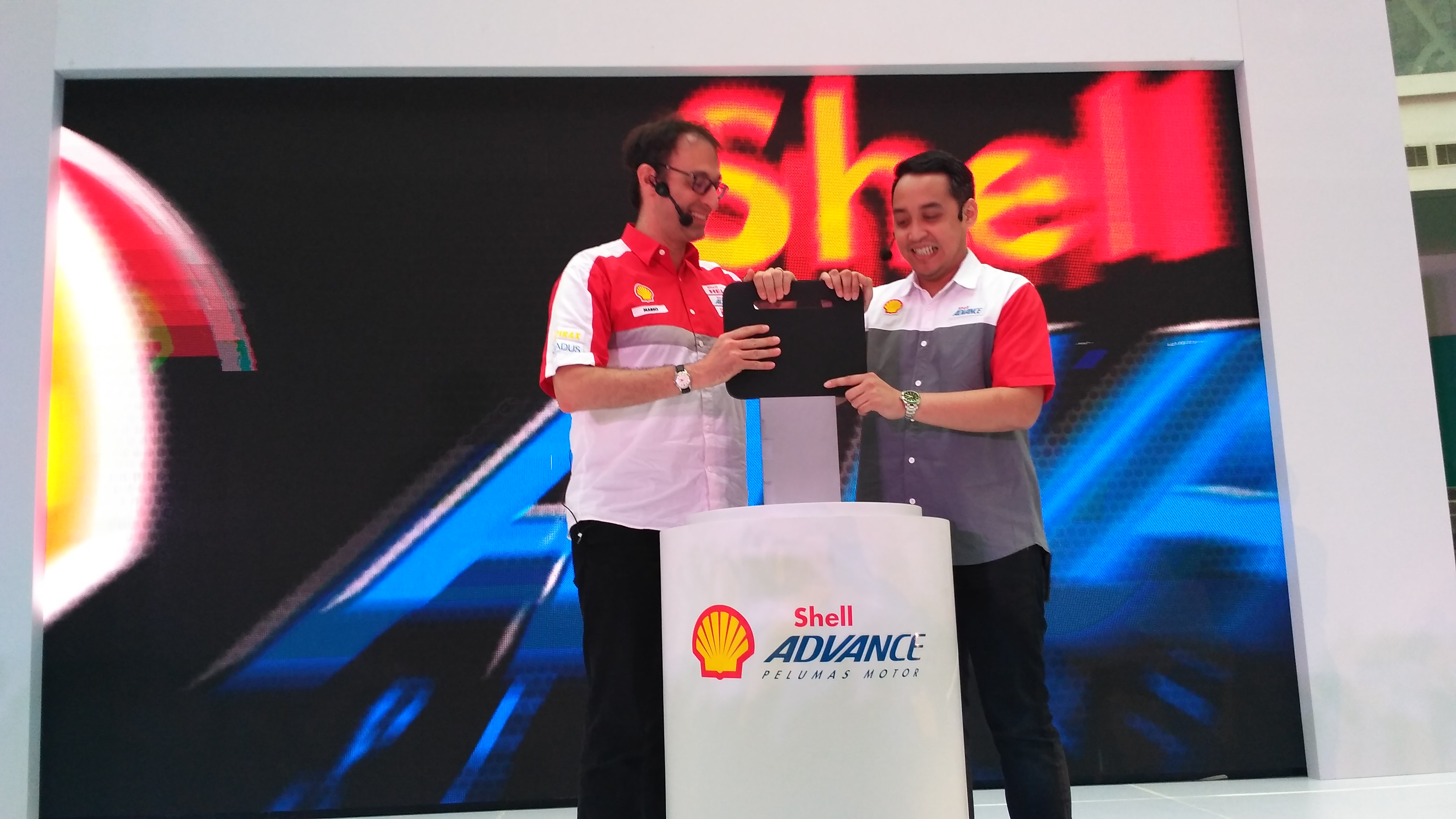 Shell Helix yang memberikan garansi gratis selama 10 tahun atau 200.000 km