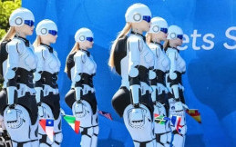 Bukan Mobil, Chery Kini Jual Robot Humanoid Canggih
