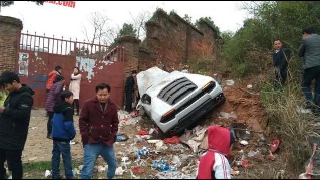 Lamborghini Huracan LP 610-4 Dibuang ke Tempat Sampah?
