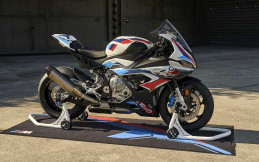 BMW M 1000 RR, Senjata Baru Lawan Rival Superbike